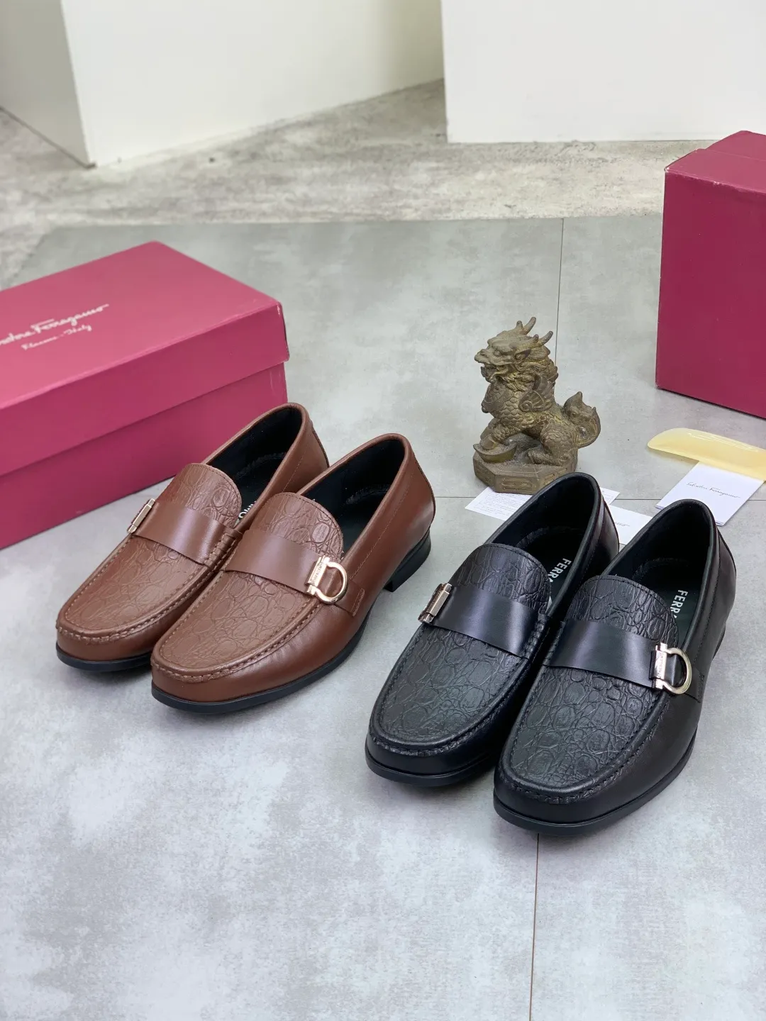 Men's Men's Shoes 💰P460💰[New Style] Water-dyed Niuli 🆘[Salvatore Ferragamo] Ferragamo's latest casual business leather shoes for men! Listed simultaneously! The fabric is made of specially imported original calfskin, and the interior is made of imported water-dyed cowhide. It is absolutely luxurious and leads the fashion trend. Matching code: 38-45; black or brown available